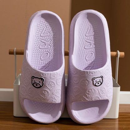 Pantoffels met Grappige Beer Cartoon Ontwerp