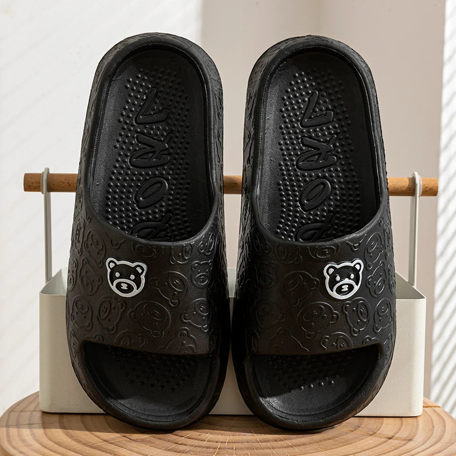 Pantoffels met Grappige Beer Cartoon Ontwerp