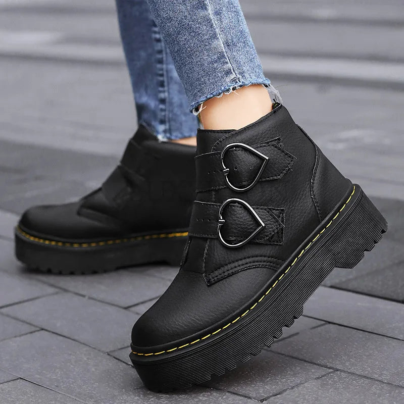 Dames Enkelboots met Hartvormige Gesp Comfortabel Leer