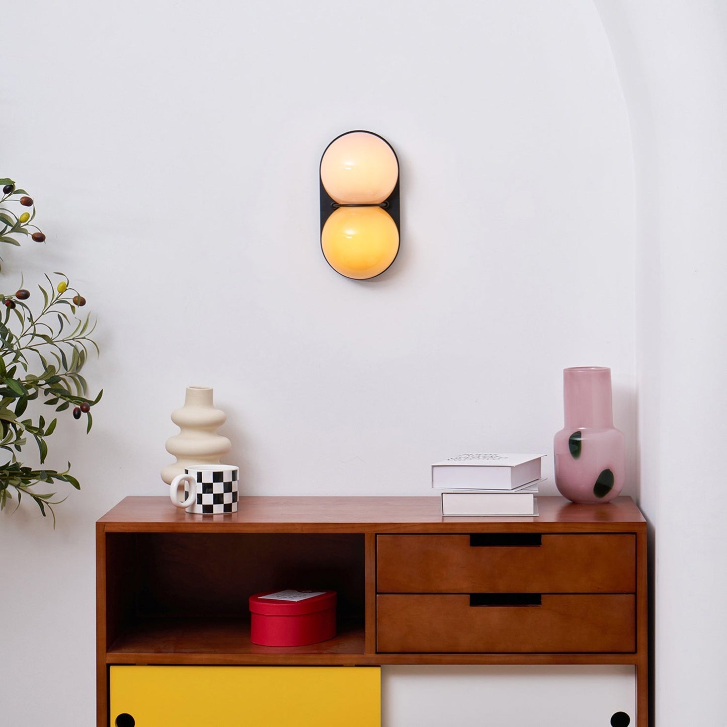 Moderne Dubbele Glazen Wandlamp – Speelse Verlichting met Gekleurde Glazen voor Slaapkamer & Kinderkamer