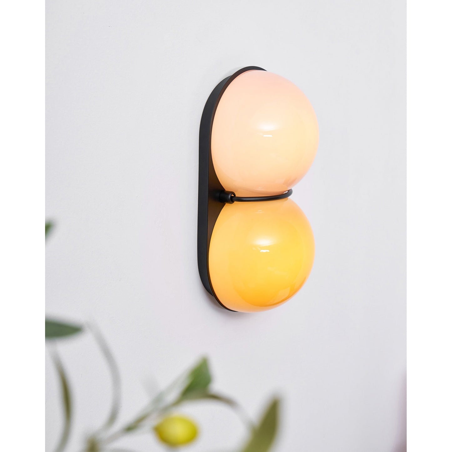 Moderne Dubbele Glazen Wandlamp – Speelse Verlichting met Gekleurde Glazen voor Slaapkamer & Kinderkamer