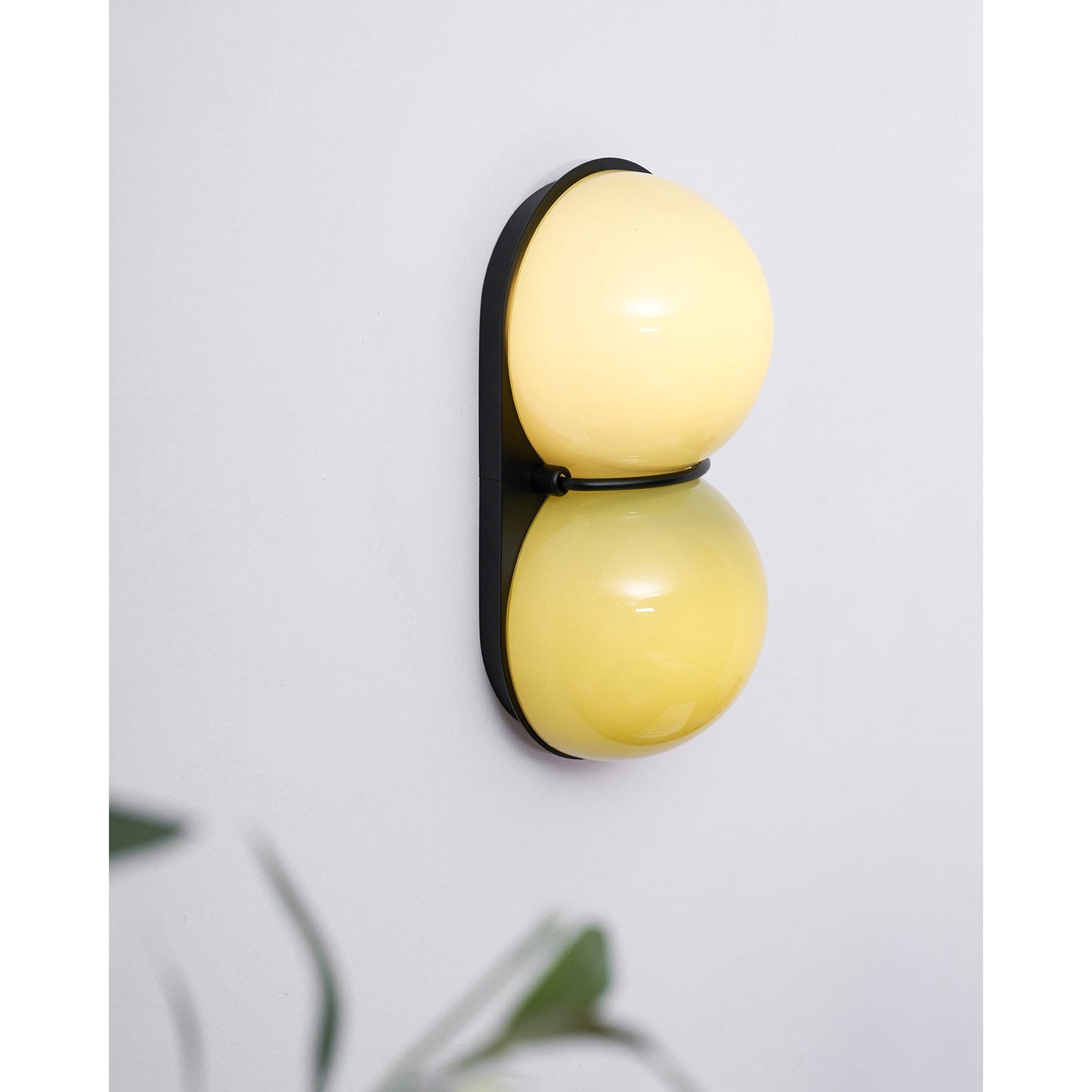 Moderne Dubbele Glazen Wandlamp – Speelse Verlichting met Gekleurde Glazen voor Slaapkamer & Kinderkamer