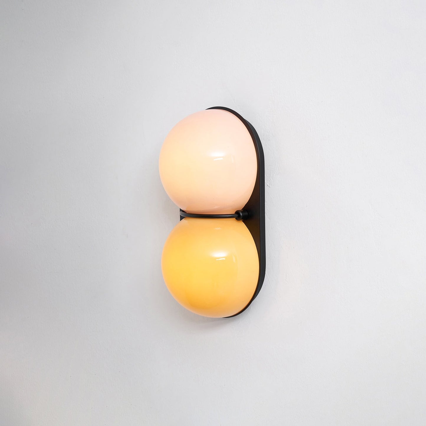Moderne Dubbele Glazen Wandlamp – Speelse Verlichting met Gekleurde Glazen voor Slaapkamer & Kinderkamer