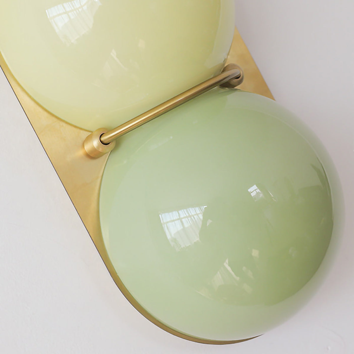 Moderne Dubbele Glazen Wandlamp – Speelse Verlichting met Gekleurde Glazen voor Slaapkamer & Kinderkamer