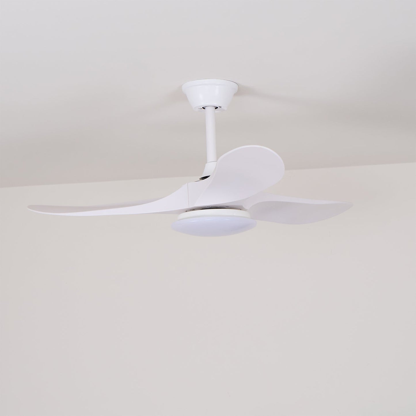 Moderne Plafondventilator met Verlichting – Hout & LED – 6 Snelheden – Afstandsbediening