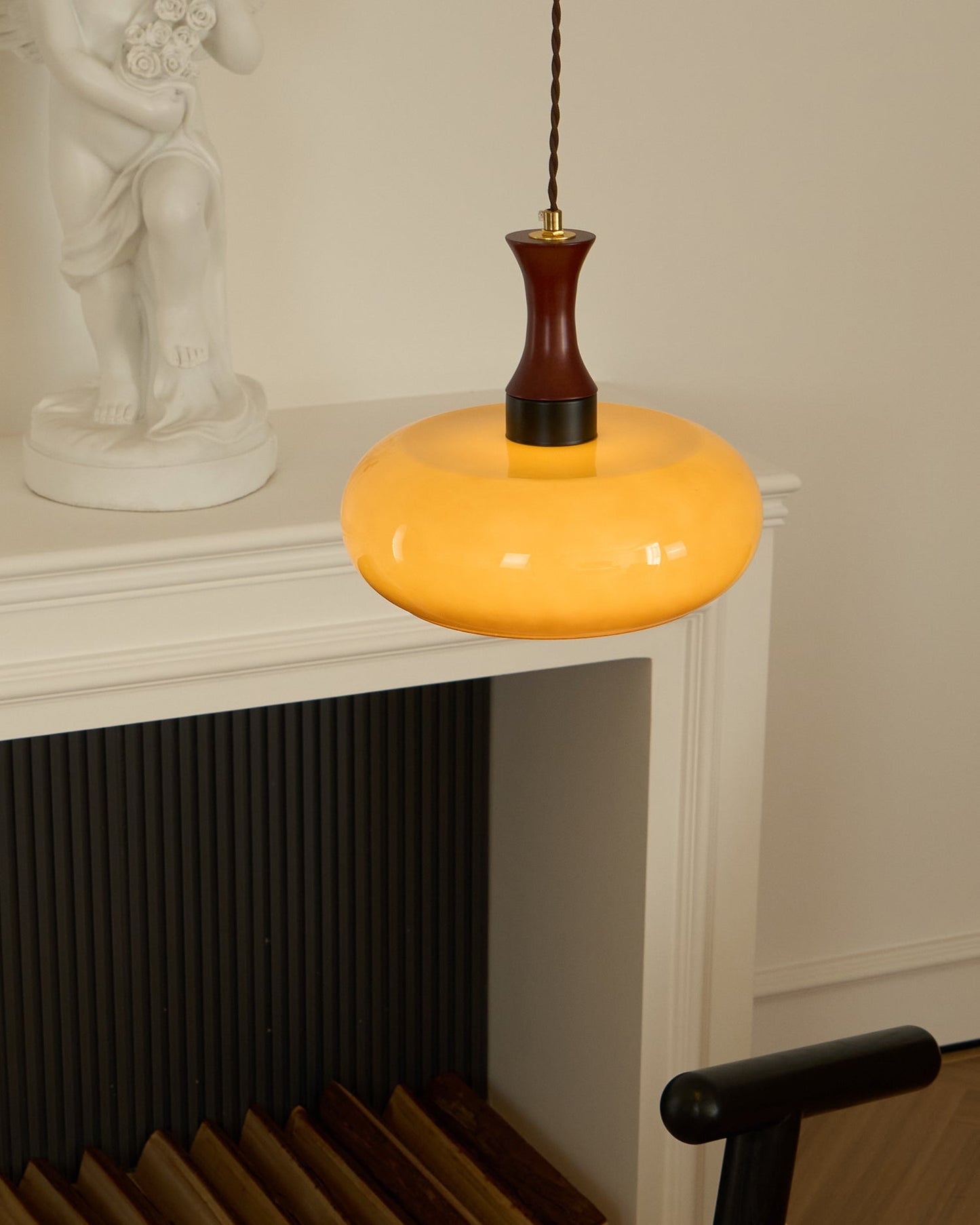 Amber glazen hanglamp – warme sfeerverlichting voor woonkamer en eetkamer