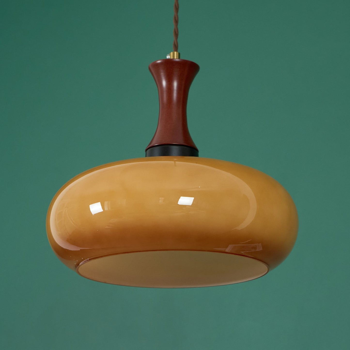 Amber glazen hanglamp – warme sfeerverlichting voor woonkamer en eetkamer
