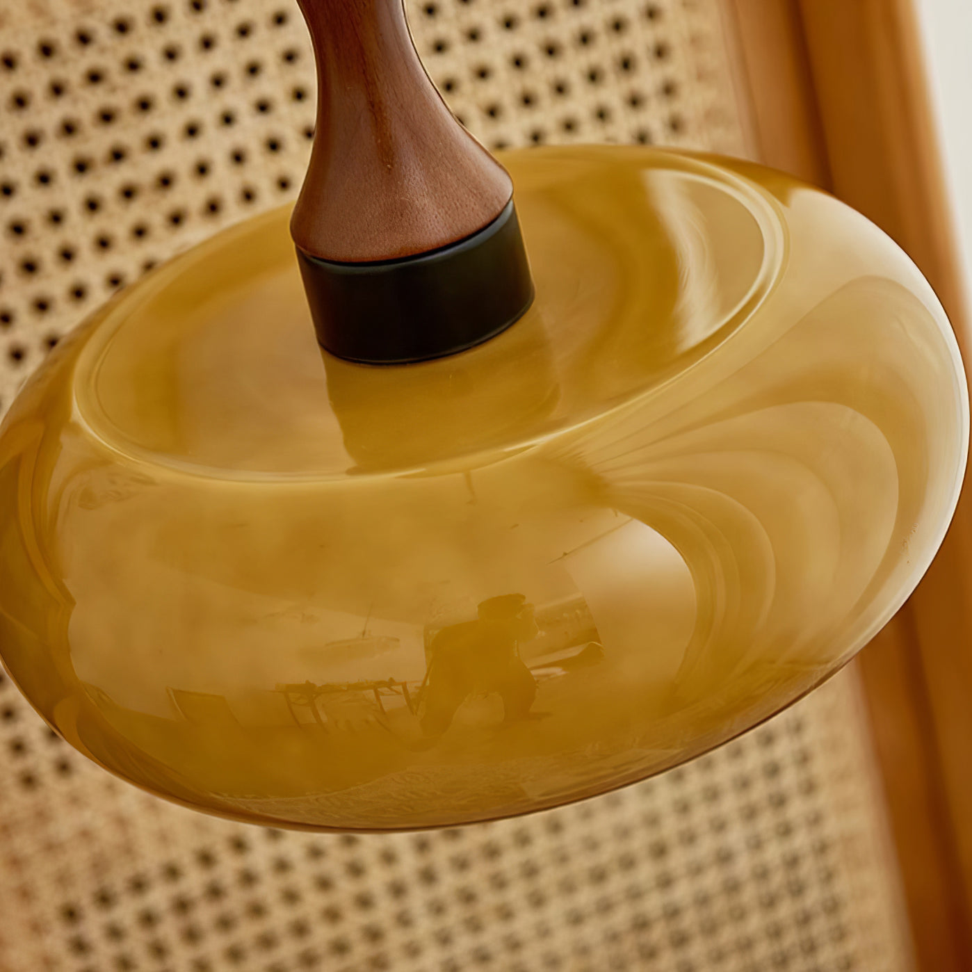 Amber glazen hanglamp – warme sfeerverlichting voor woonkamer en eetkamer