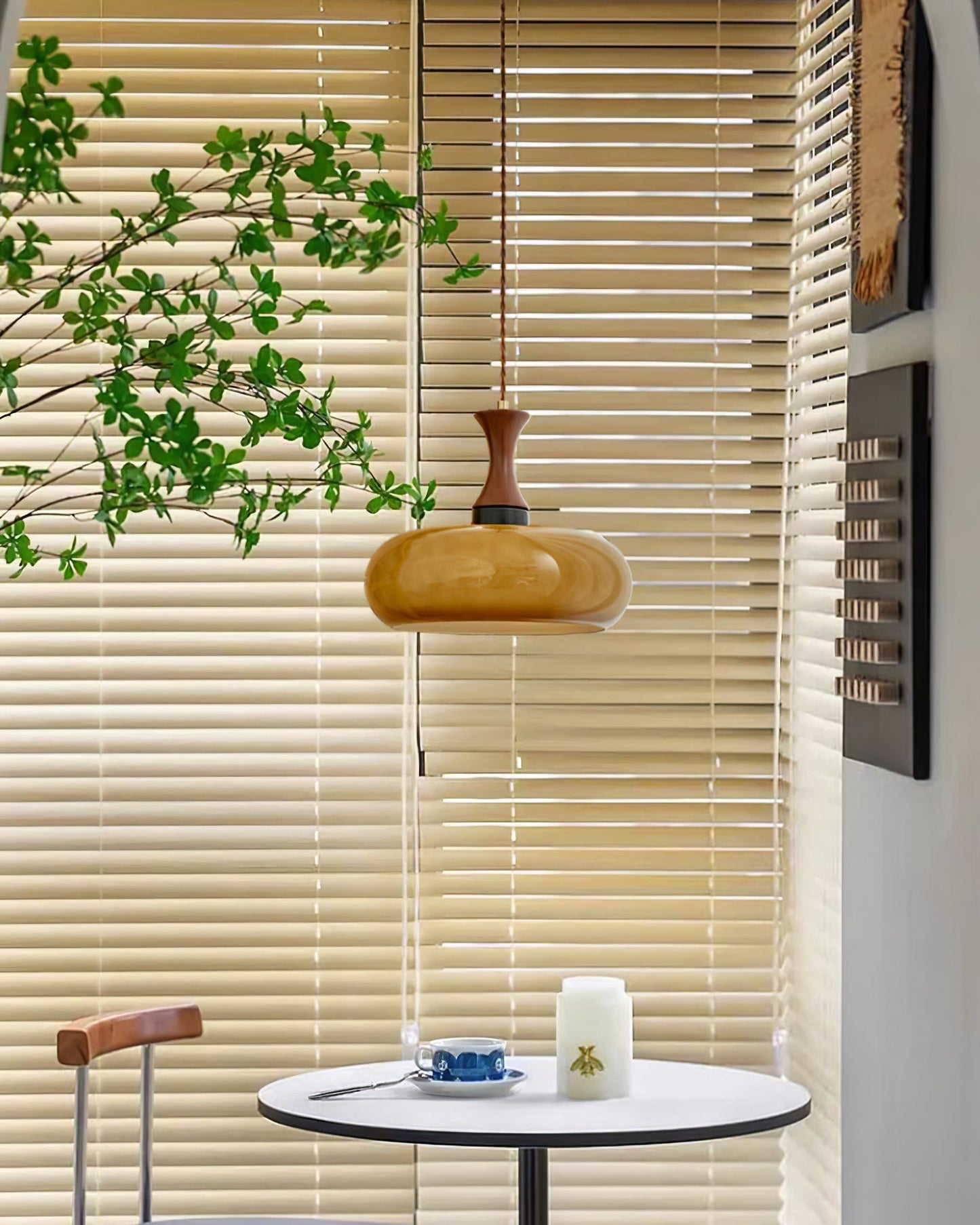 Amber glazen hanglamp – warme sfeerverlichting voor woonkamer en eetkamer