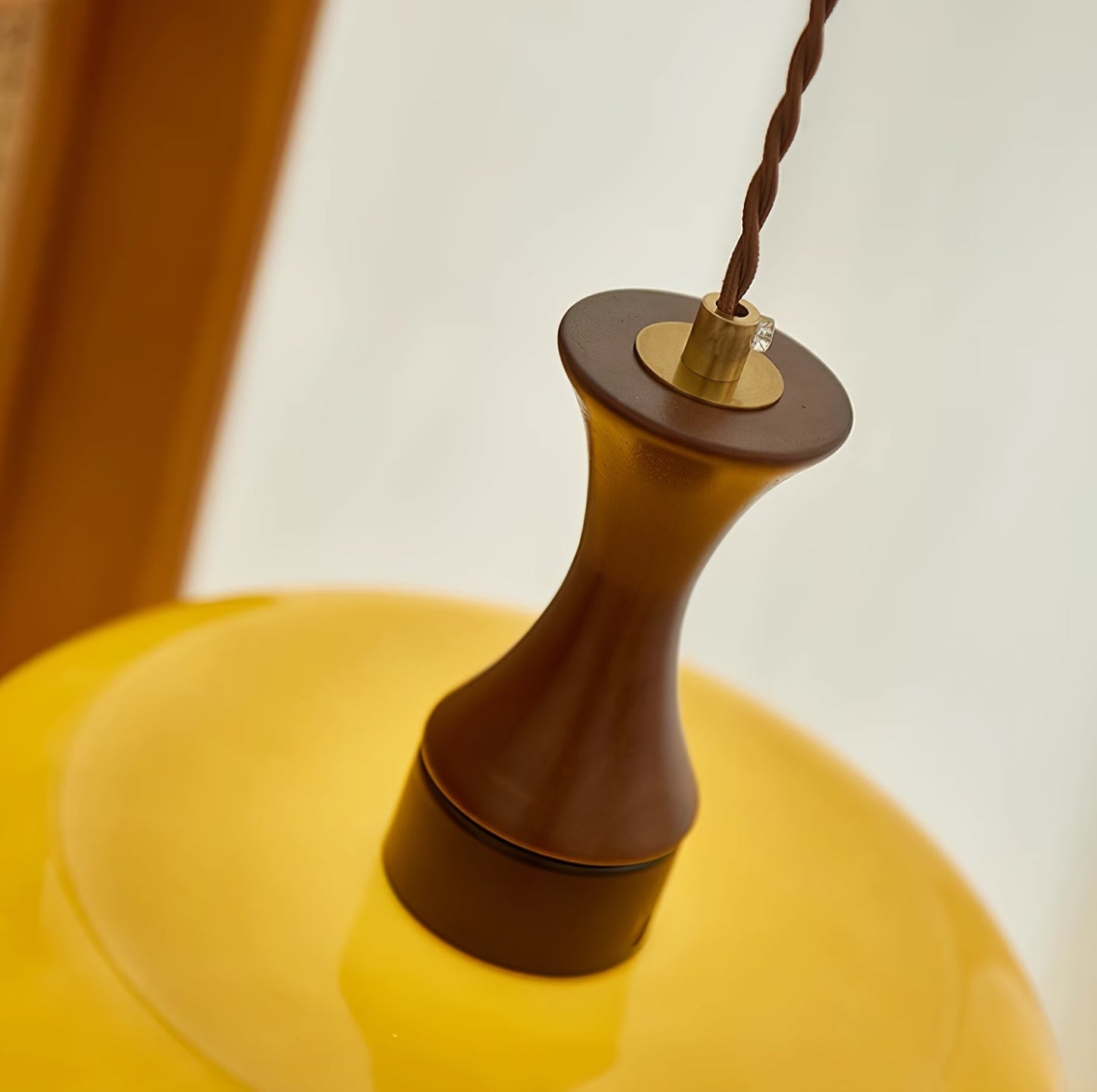 Amber glazen hanglamp – warme sfeerverlichting voor woonkamer en eetkamer