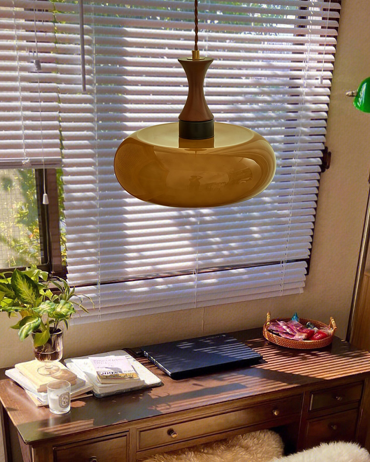 Amber glazen hanglamp – warme sfeerverlichting voor woonkamer en eetkamer