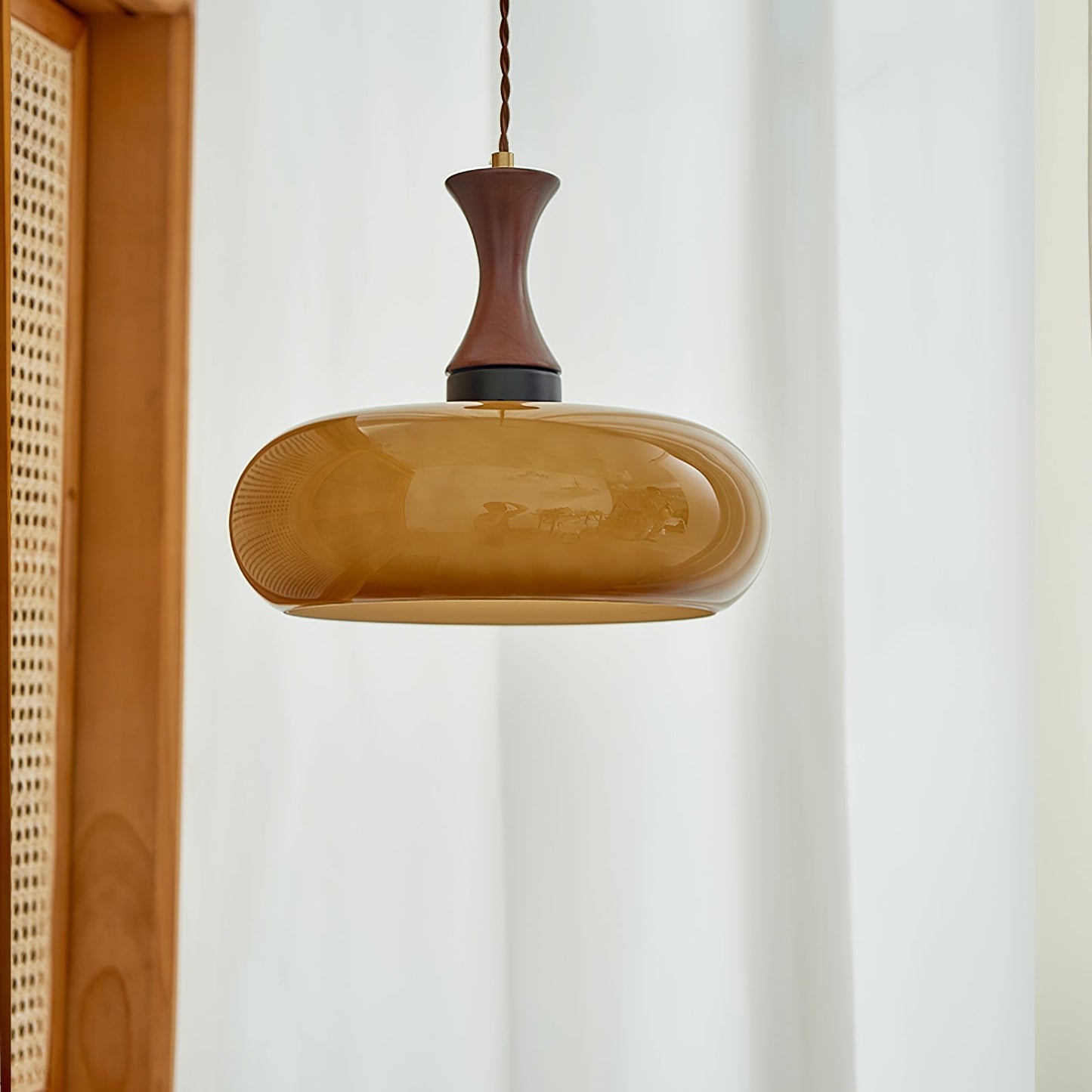 Amber glazen hanglamp – warme sfeerverlichting voor woonkamer en eetkamer