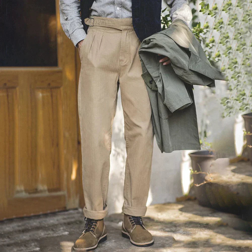 Chino Broek Met Plooide Voorkant en Klassieke Stijl
