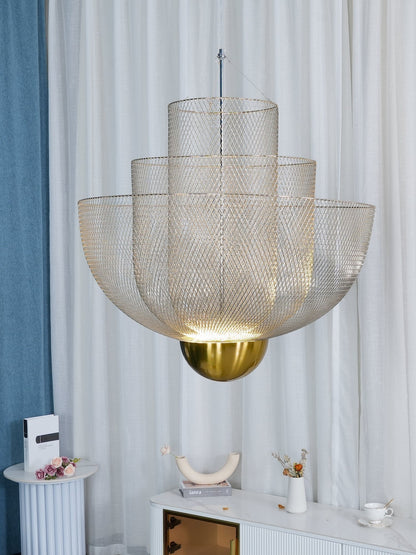 Geometrische Metalen Kroonluchter met Geïntegreerde LED en Messing Accenten – Drie Gelaagde Designlamp