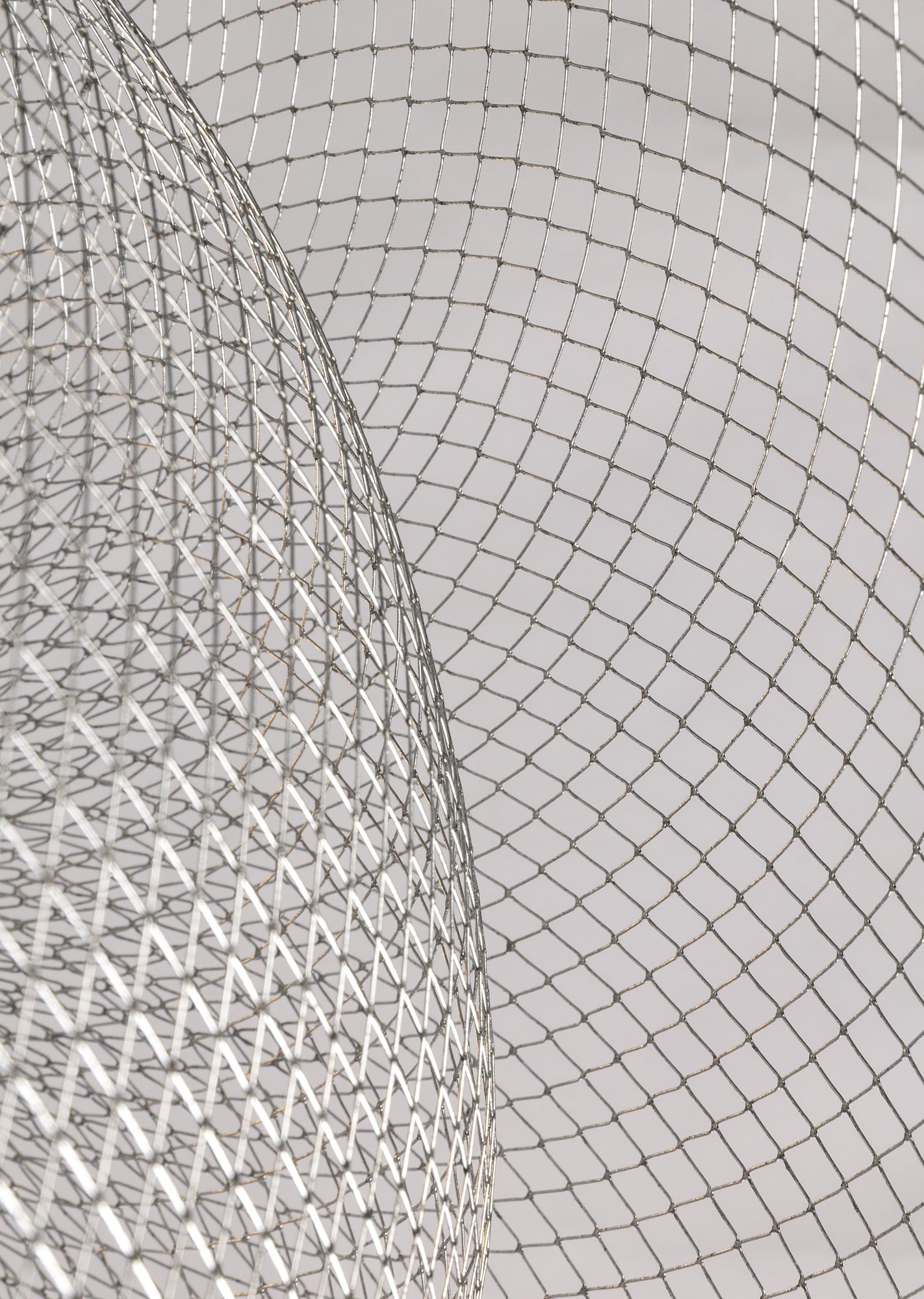 Geometrische Metalen Kroonluchter met Geïntegreerde LED en Messing Accenten – Drie Gelaagde Designlamp