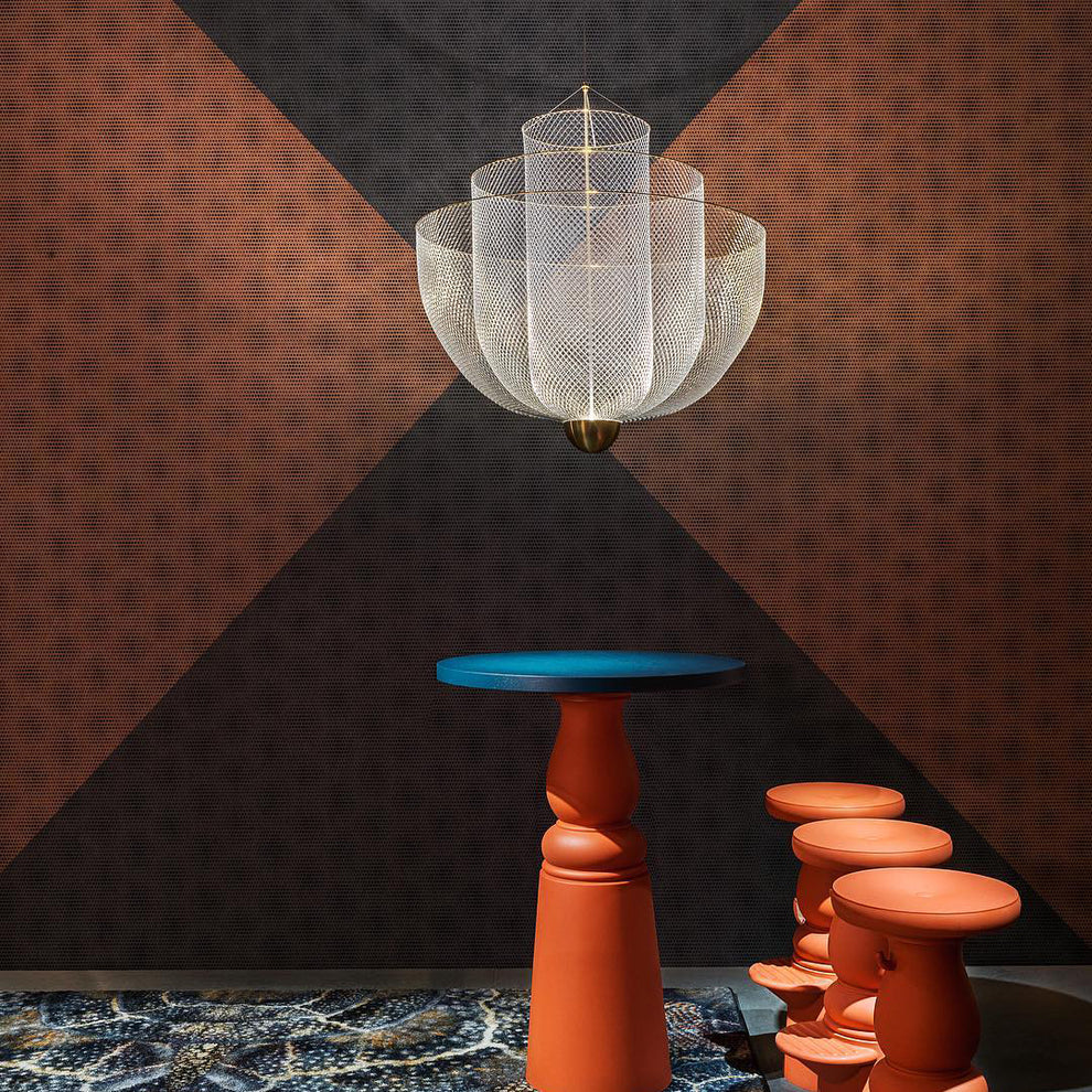 Geometrische Metalen Kroonluchter met Geïntegreerde LED en Messing Accenten – Drie Gelaagde Designlamp