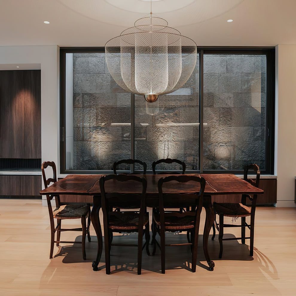 Geometrische Metalen Kroonluchter met Geïntegreerde LED en Messing Accenten – Drie Gelaagde Designlamp