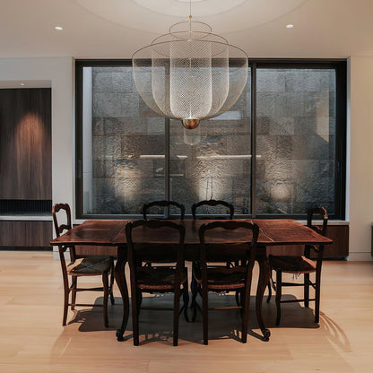 Geometrische Metalen Kroonluchter met Geïntegreerde LED en Messing Accenten – Drie Gelaagde Designlamp
