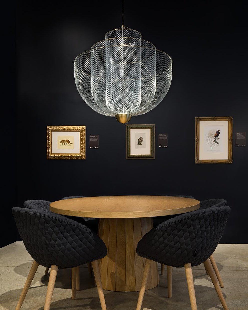 Geometrische Metalen Kroonluchter met Geïntegreerde LED en Messing Accenten – Drie Gelaagde Designlamp