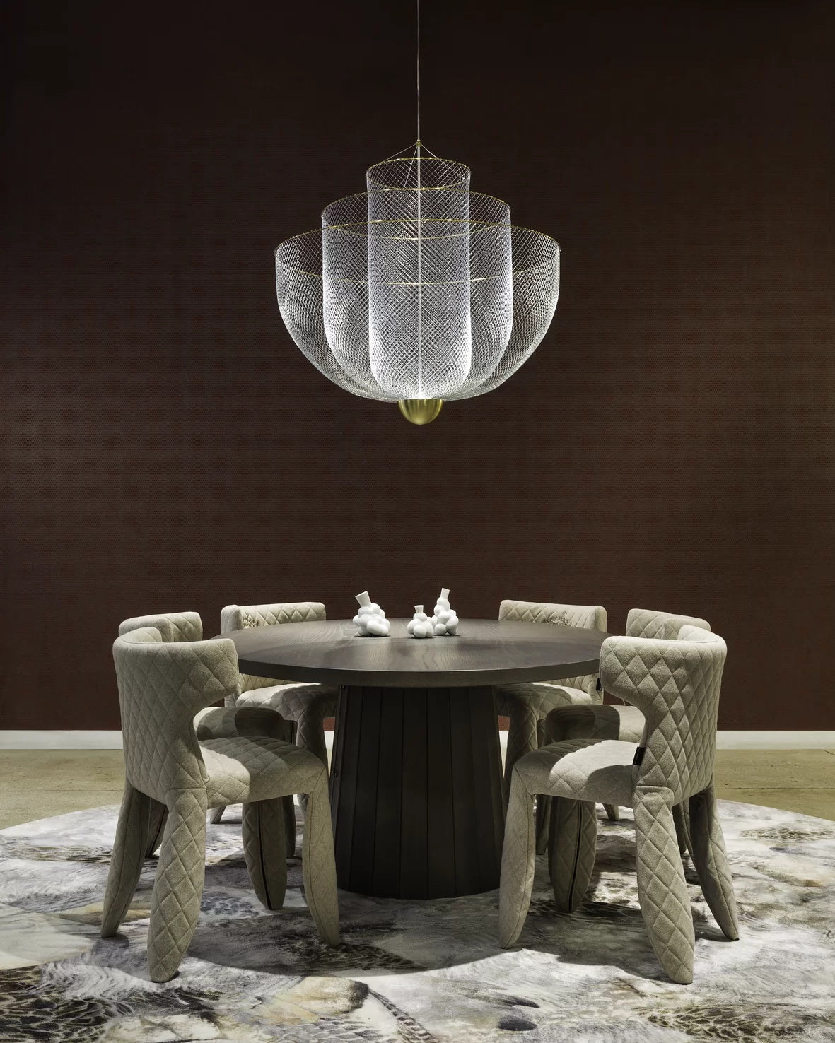 Geometrische Metalen Kroonluchter met Geïntegreerde LED en Messing Accenten – Drie Gelaagde Designlamp