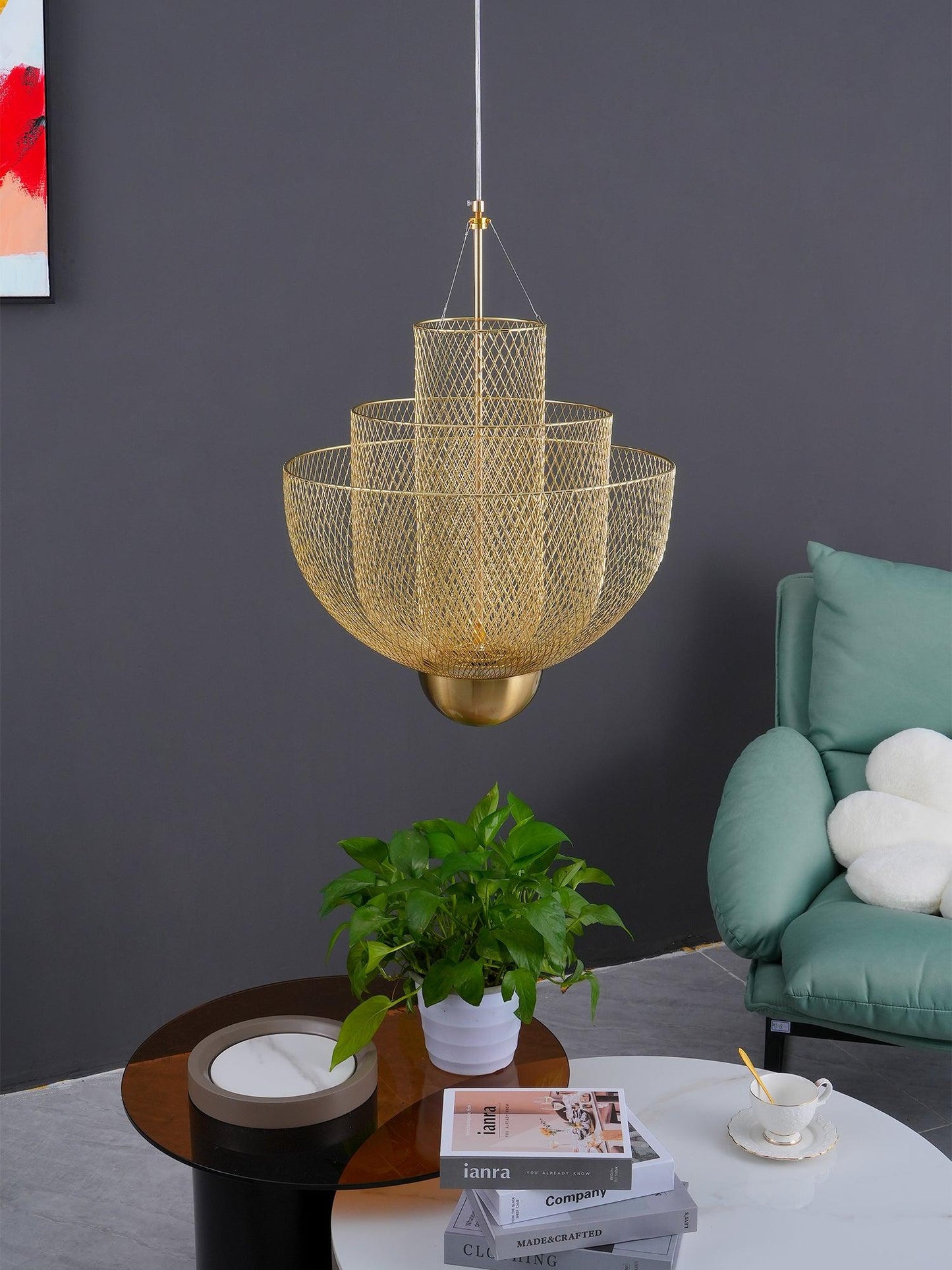 Geometrische Metalen Kroonluchter met Geïntegreerde LED en Messing Accenten – Drie Gelaagde Designlamp