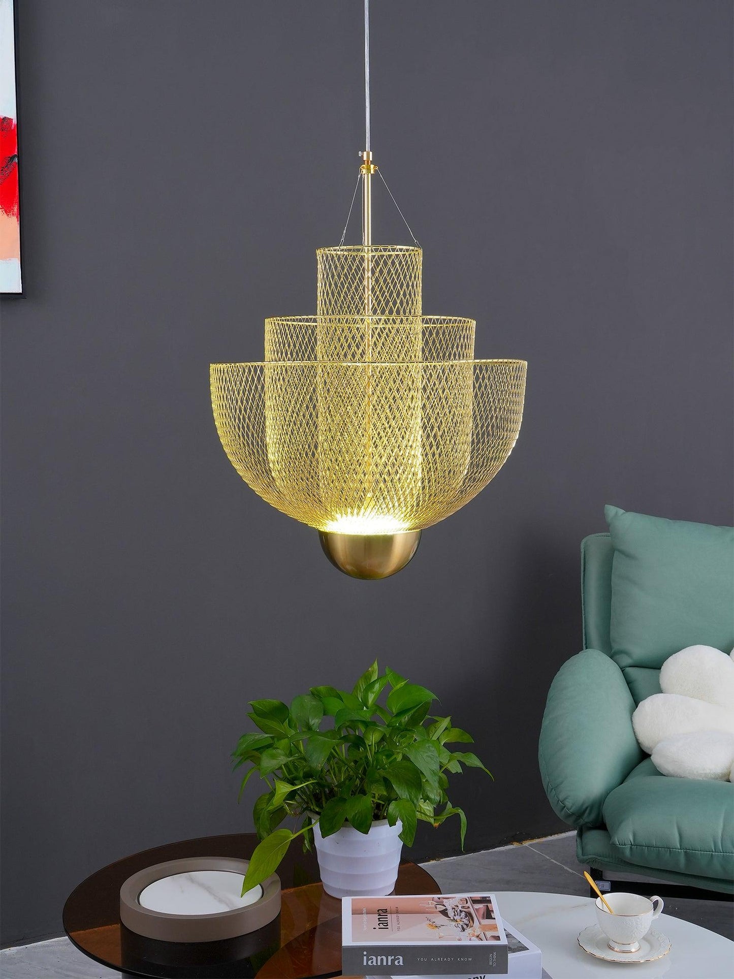 Geometrische Metalen Kroonluchter met Geïntegreerde LED en Messing Accenten – Drie Gelaagde Designlamp