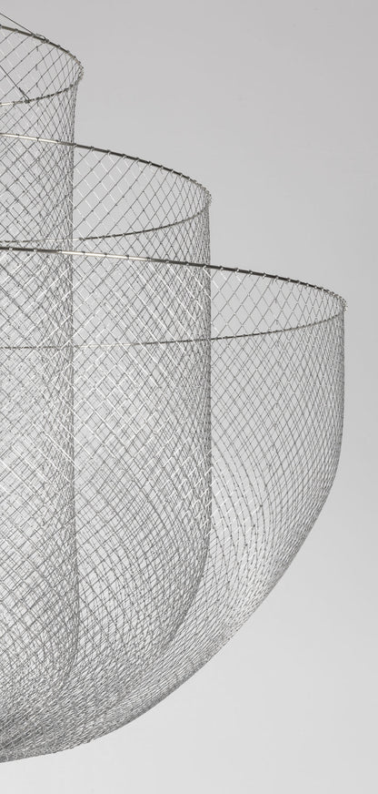 Geometrische Metalen Kroonluchter met Geïntegreerde LED en Messing Accenten – Drie Gelaagde Designlamp