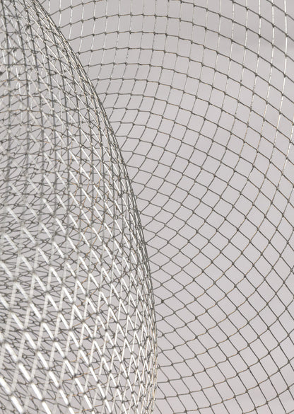 Geometrische Metalen Kroonluchter met Geïntegreerde LED en Messing Accenten – Drie Gelaagde Designlamp