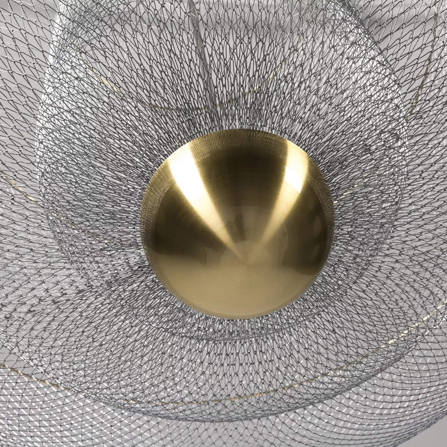 Geometrische Metalen Kroonluchter met Geïntegreerde LED en Messing Accenten – Drie Gelaagde Designlamp