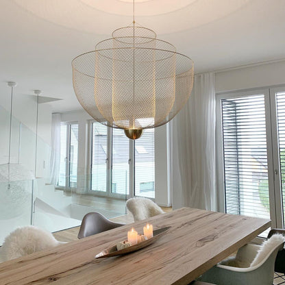 Geometrische Metalen Kroonluchter met Geïntegreerde LED en Messing Accenten – Drie Gelaagde Designlamp