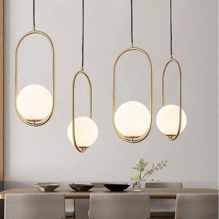 Scandinavische Hanglamp Mia met Gouden Armatuur en Glazen Kap – Moderne Plafondverlichting voor Eetkamer, Slaapkamer en Woonkamer