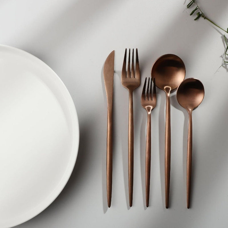 Minimalistisch Bestekset Titanium-Coating 18/10 Roestvrij Staal Premium Servies Modern Tafelgerei Luxe Eetgerei Chique Tafelstyling Elegant Cutlery Set 4 tot 16 Personen