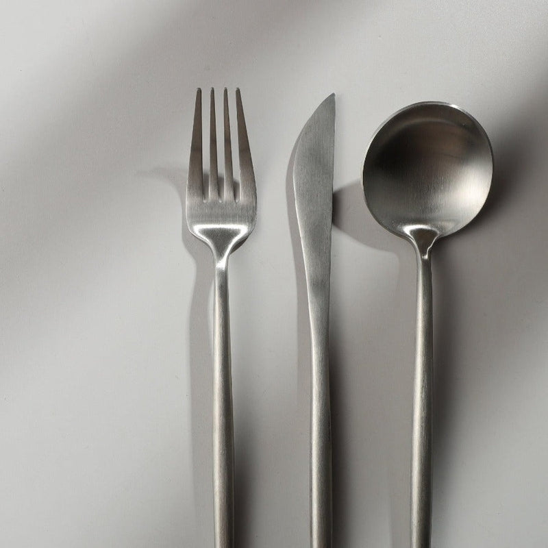 Minimalistisch Bestekset Titanium-Coating 18/10 Roestvrij Staal Premium Servies Modern Tafelgerei Luxe Eetgerei Chique Tafelstyling Elegant Cutlery Set 4 tot 16 Personen