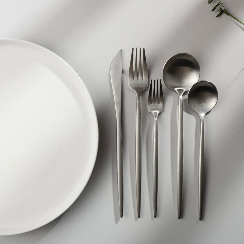 Minimalistisch Bestekset Titanium-Coating 18/10 Roestvrij Staal Premium Servies Modern Tafelgerei Luxe Eetgerei Chique Tafelstyling Elegant Cutlery Set 4 tot 16 Personen
