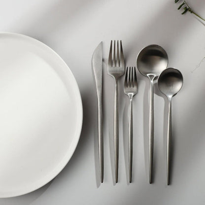 Minimalistisch Bestekset Titanium-Coating 18/10 Roestvrij Staal Premium Servies Modern Tafelgerei Luxe Eetgerei Chique Tafelstyling Elegant Cutlery Set 4 tot 16 Personen