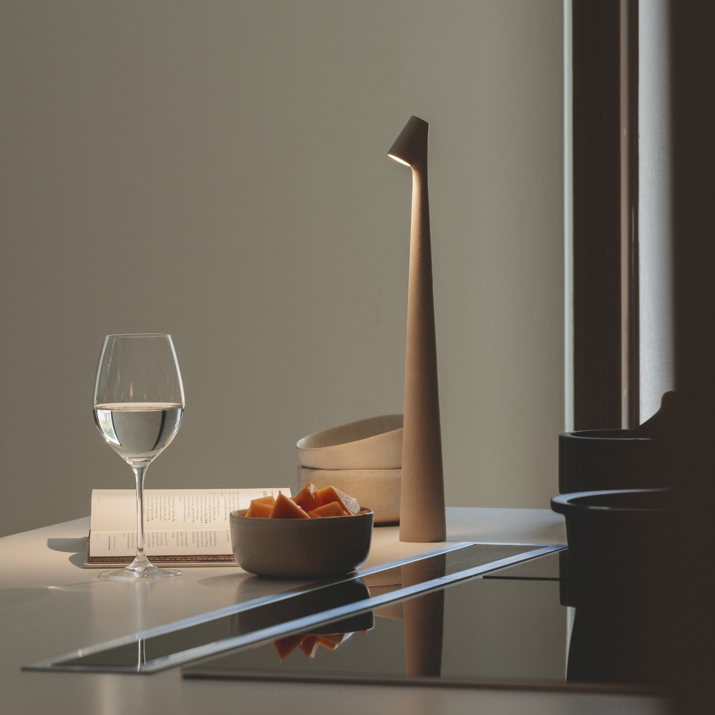 Dimbare LED Tafellamp met Elegante Afwerking en Warm Licht voor Sfeervolle Verlichting in Elke Ruimte