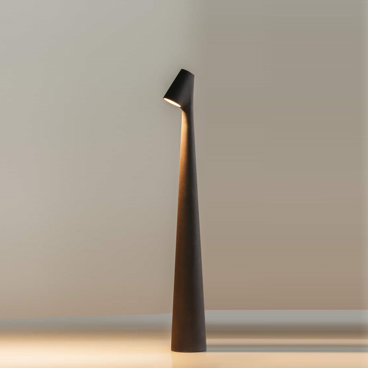 Dimbare LED Tafellamp met Elegante Afwerking en Warm Licht voor Sfeervolle Verlichting in Elke Ruimte