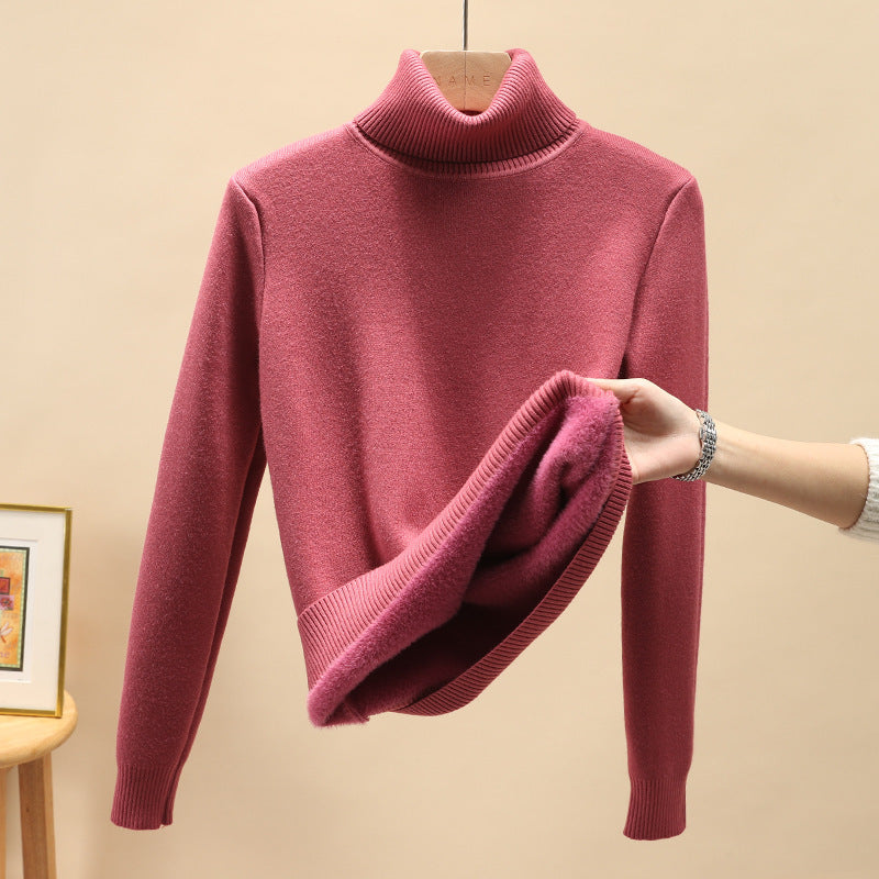 Mistra stijlvolle en comfortabele bordeauxrode trui met col en lange mouwen. De trui heeft een zachte, warme voering zichtbaar aan de binnenkant, ideaal voor een knusse en modieuze look tijdens koude dagen.