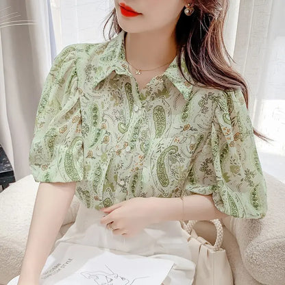 Vrouwelijke Zomerblouse met Leuke Print en Reverskraag