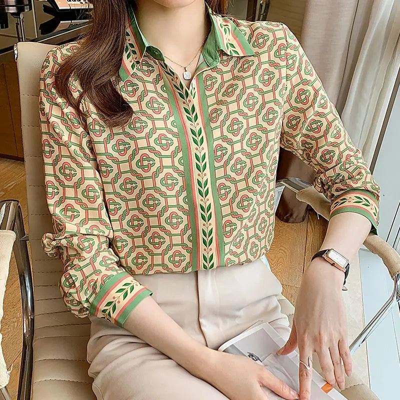 Vrouwelijke Blouse met Kettingprint Elegant Design
