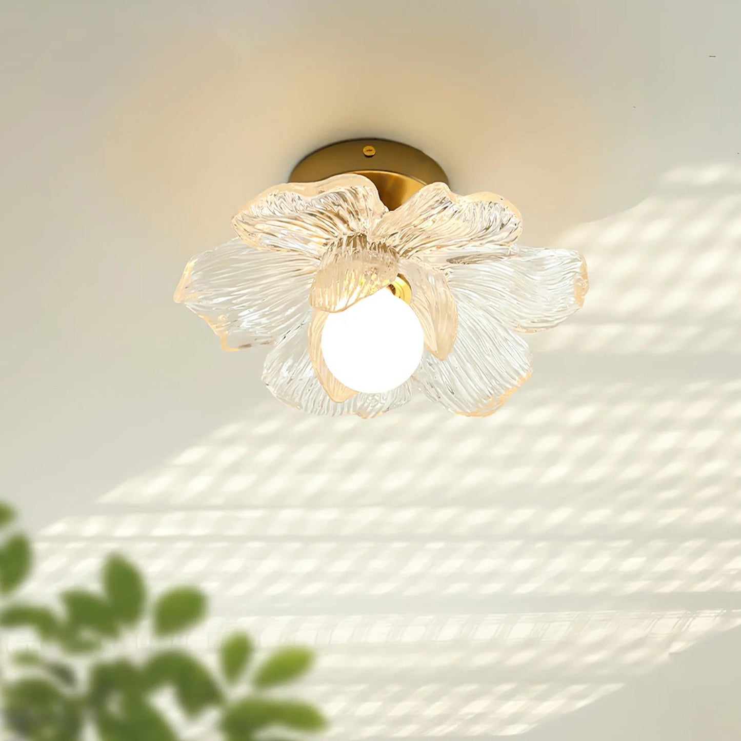 Plafondlamp met Bloesemontwerp in Hars en Messing – Elegante Verlichting voor Slaapkamer en Gang