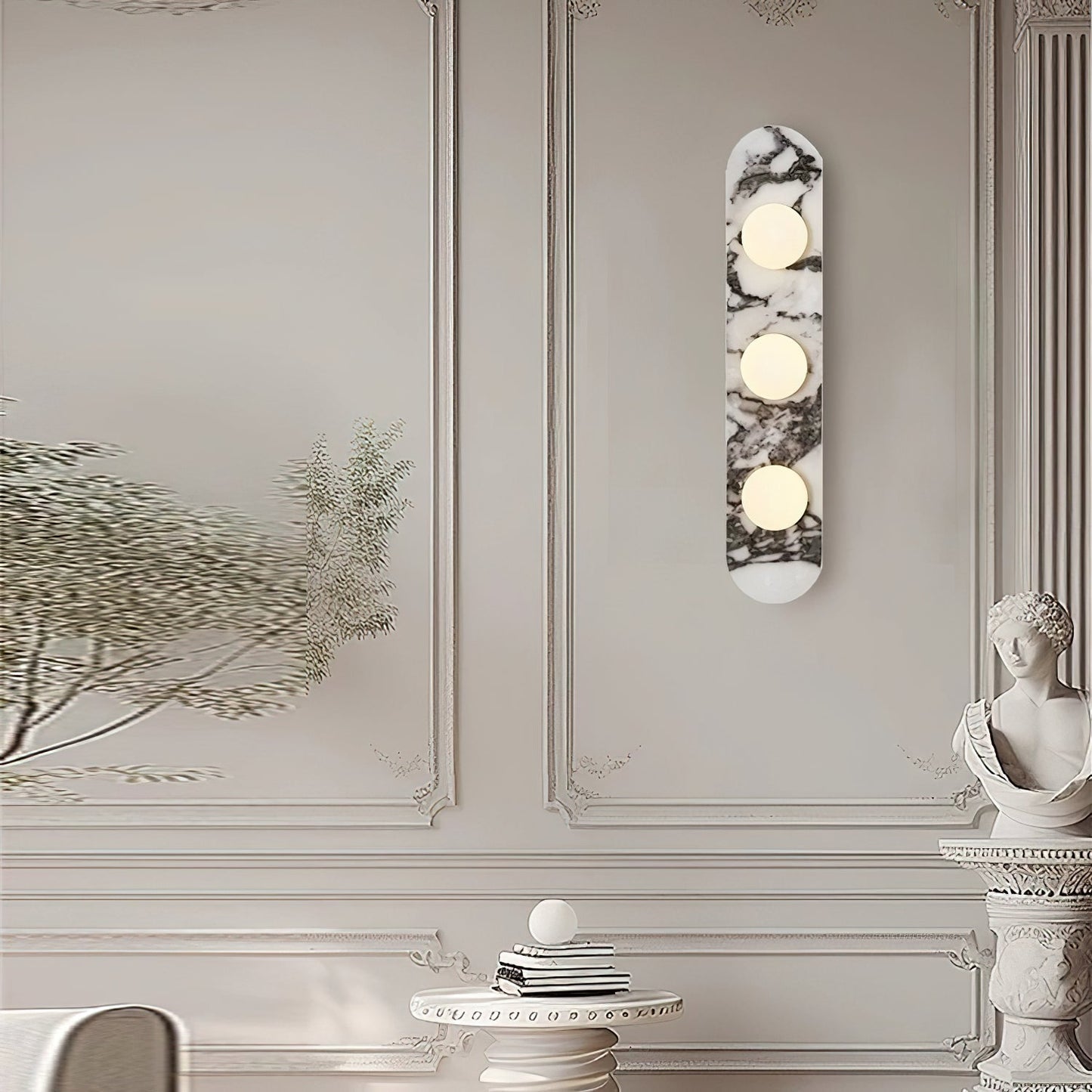 Design Wandlamp van Bulgari Marmer met Opaalglazen Bol – Italiaanse Mid-Century Wandverlichting voor Woonkamer, Hal en Slaapkamer