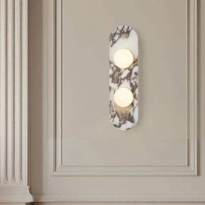 Design Wandlamp van Bulgari Marmer met Opaalglazen Bol – Italiaanse Mid-Century Wandverlichting voor Woonkamer, Hal en Slaapkamer