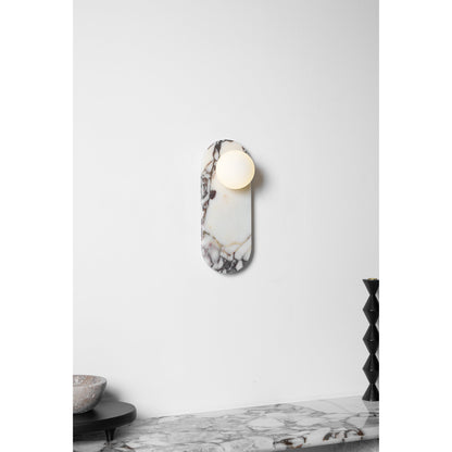 Design Wandlamp van Bulgari Marmer met Opaalglazen Bol – Italiaanse Mid-Century Wandverlichting voor Woonkamer, Hal en Slaapkamer