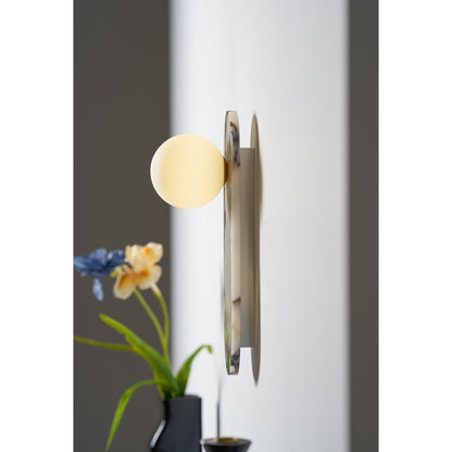 Design Wandlamp van Bulgari Marmer met Opaalglazen Bol – Italiaanse Mid-Century Wandverlichting voor Woonkamer, Hal en Slaapkamer