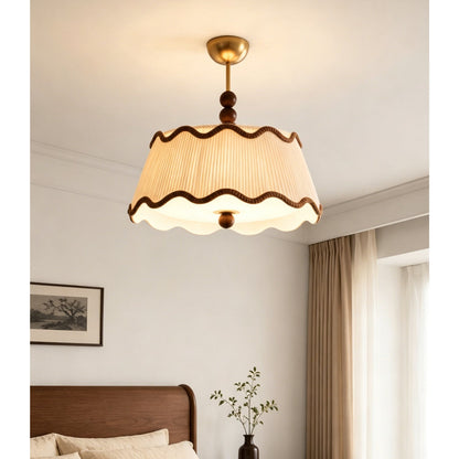 Plafondlamp met Geplooide Kap en Houten Kralen – Vintage Cottage Stijl voor Warm Sfeervol Licht