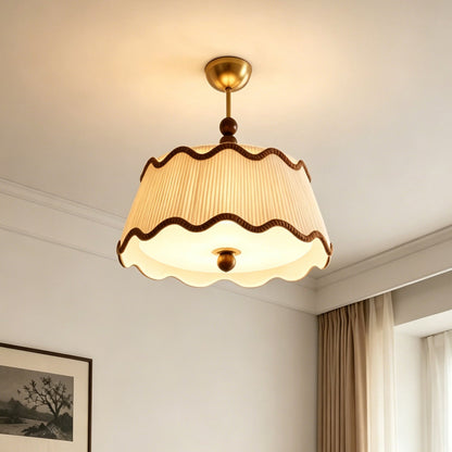 Plafondlamp met Geplooide Kap en Houten Kralen – Vintage Cottage Stijl voor Warm Sfeervol Licht