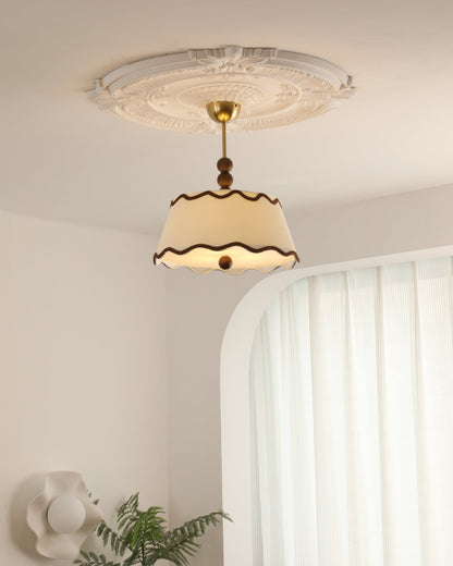 Plafondlamp met Geplooide Kap en Houten Kralen – Vintage Cottage Stijl voor Warm Sfeervol Licht