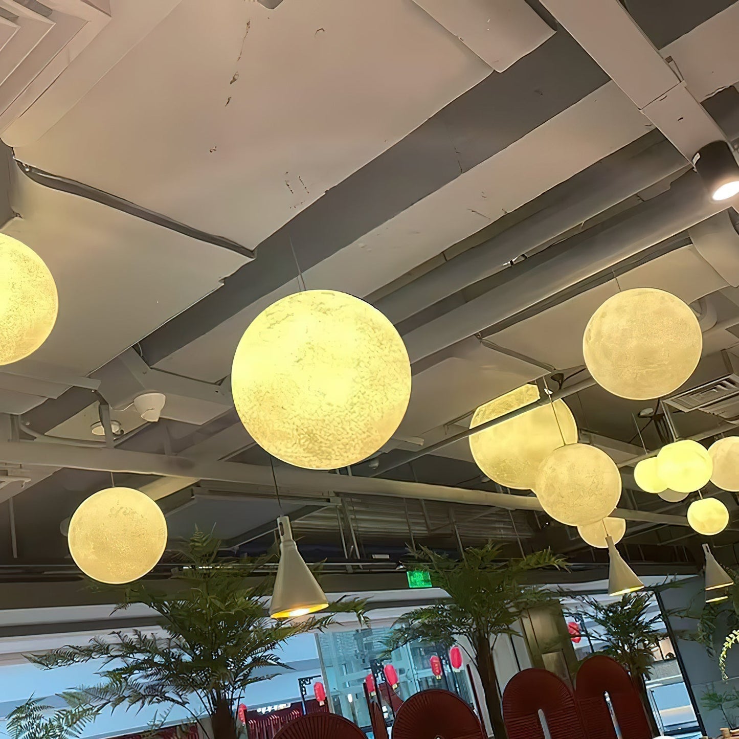Maan Hanglamp – Realistische Textuur – 8 Maten Beschikbaar – Romantische Maanbol voor Slaapkamer Eetkamer Kinderkamer – Dimbaar Warm Licht – Schuine Plafondadapter Inbegrepen
