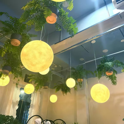 Maan Hanglamp – Realistische Textuur – 8 Maten Beschikbaar – Romantische Maanbol voor Slaapkamer Eetkamer Kinderkamer – Dimbaar Warm Licht – Schuine Plafondadapter Inbegrepen